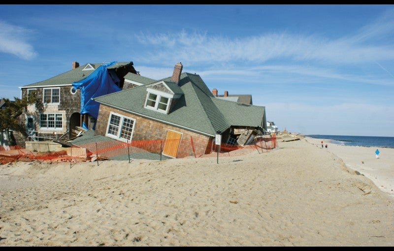 El huracán Sandy destruyó muchos hogares a lo largo de la costa de Nueva Jersey al tocar tierra el 29 de octubre de 2012. Fuente: L. Johnson (2013).